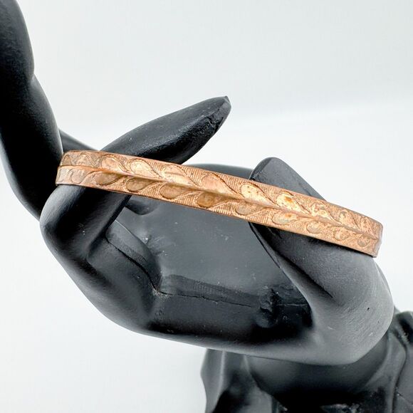 Vintage Etched Copper Heart Cuff Bracelet Leaf Pattern Boho Rustic Southwestern - Picture 1 of 6